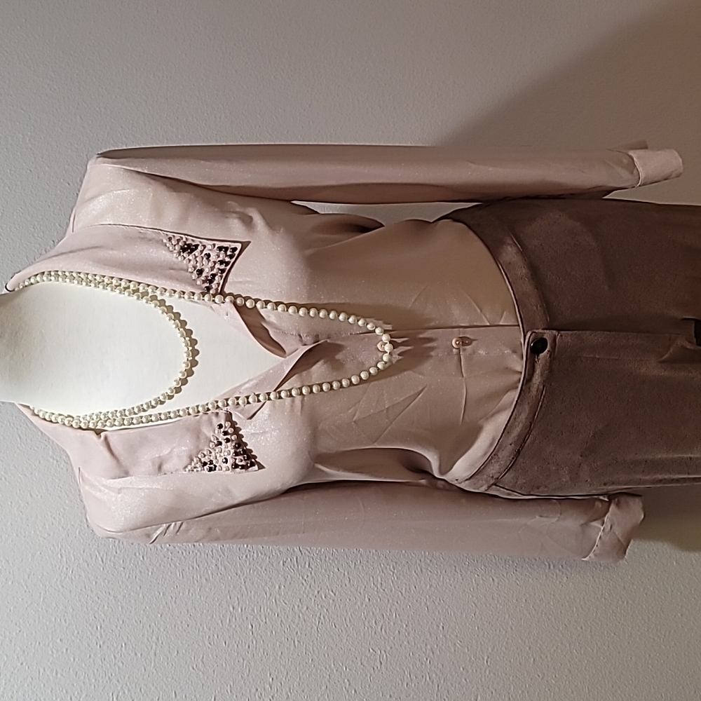 BUTTON DOWN LONG SLEEVE SHIMMERY SHEER BLOUSE BEIGE PEARL DETAIL VINTAGE TOP MED